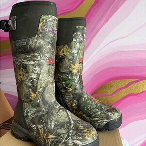 LaCrosse Size 8 Women’s AlphaBurly PRO. Real Tree Scent-Free Camouflage Boots